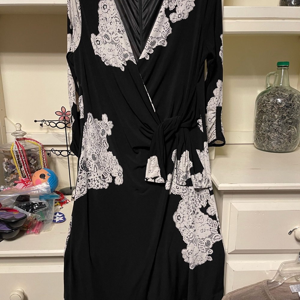New York & Company Black and White Long Sleeve Dress